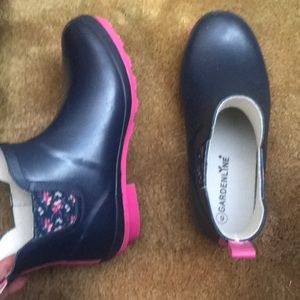 Gardener/rainboots size 9